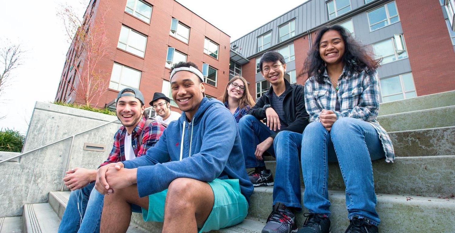 Students sitting in front of Arnett Hall